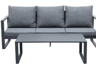 4-elementowy, minimalistyczny zestaw mebli ogrodowych, w skład którego wchodzi sofa, dwa fotele i stolik kawowy z eleganckim aluminiowym blatem.